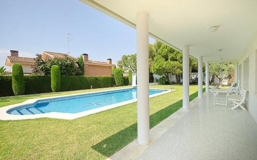 El Mas Mel Villa | R11 Casa Blanca con gran jardin y piscina