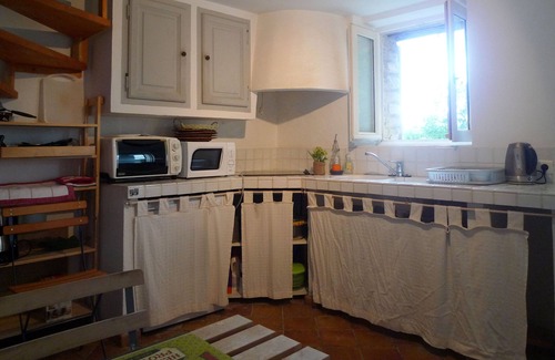 Gordes Cottage | RABASSO: pretty shed in the middle of nature.