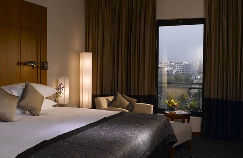 Dhaka Hotel | Radisson Blu Dhaka Water Garden