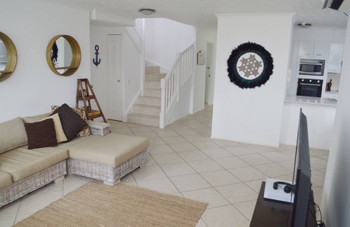 Coolangatta Apartment | ‘RAINBOW RETREAT@THE BAY - Private Rooftop Terrace and SPA plus Ocean Views!