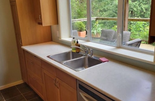 Bowen Island Apartment | Rainforest Retreat · Relaxing 1 bdr + den rainforest retreat with patio