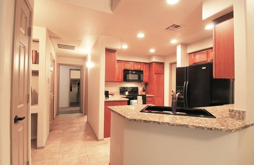 Ahwatukee Foothills Apartment | Raintree at Phoenix South Mountain Preserve