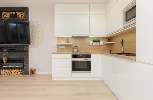 Baluty Apartment | Rajska 13 | Balcony and bedroom | Łódź