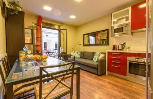 El Poble-sec Apartment | RamblasRentals Cozy Renovated 2BR with Balcony Lift 20M Rambla - Parking - Wifi