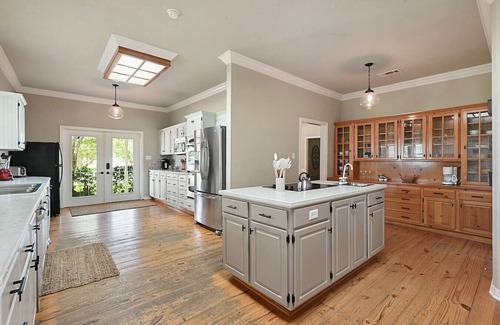 Wellborn Apartment | Rambling Ranch: Space & Charm