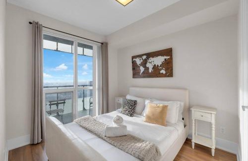Toronto Entertainment District Apartment | Rare 1BR - Rooftop Pool, Next to MTCC & CN Tower