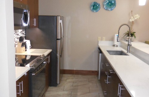 Oyster Pond Apartment | Rare ! Appartement de Luxe en Bord de mer Avec Accès Direct à la Plage .