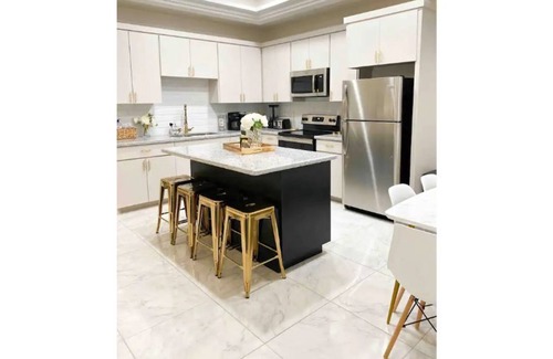 San Juan Apartment | ::RARE FIND:: 3 Bd Apt. On the expressway