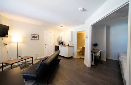 Dwight Apartment | Rare Muskoka Chalet Suite - B5