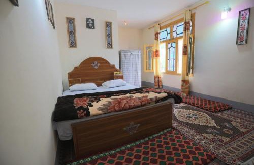Hunza House | Rashid Guest House