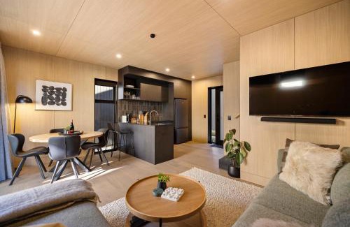 Frankton House | Raua Luxury Queenstown Villa