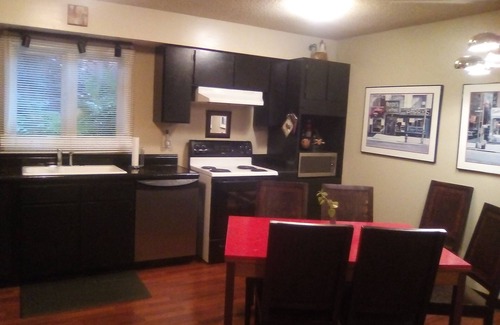 Spenard Apartment | Raven Song Midtown - 3 BDM, 4 Beds, Corporate or Vacation minutes to the airport