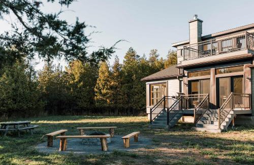 Tyendinaga House | Readwood Hangout