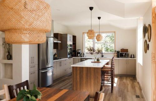 Tyendinaga House | Readwood Hangout