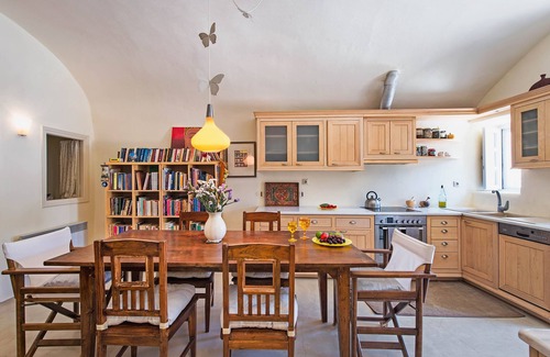 Vothon House | Real Santorini, Cave House – far from the crowds