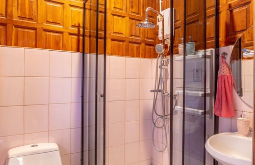 Ayutthaya Cabin | Real Thai Teak House on the River with king bed and nice garden