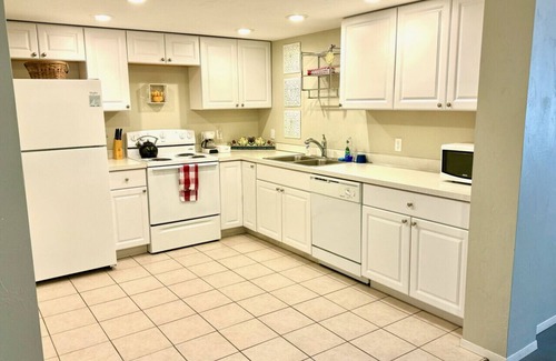 Sunland Estates House | REAR Unit · *Sunland Estates* Cozy quiet home