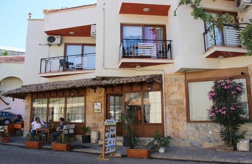 Selcuk House | rebetika hotel located secuk near ephesus (Triple Sharing)