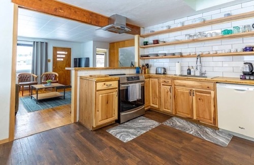 Philipsburg House | Recently remodeled home with cozy updated rooms with plenty of space for larger groups.