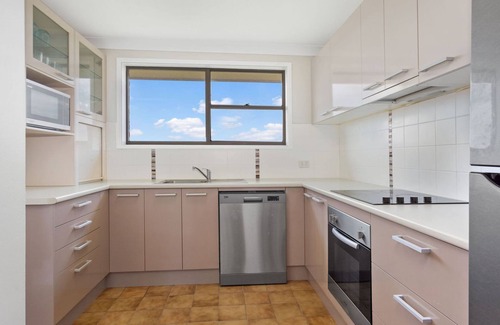 Forster House | Recently renovated two storey getaway just up the hill from One Mile Beach