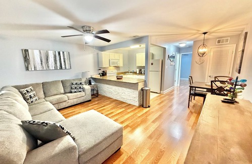 Biloxi Condo | Recently Updated Trendy Biloxi Beach Condo
