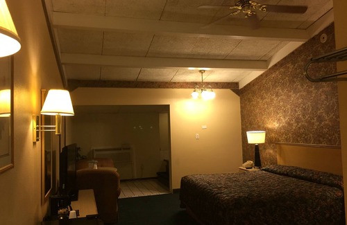 Hot Springs Hotel | Red Carpet Inn