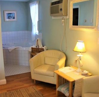 Falmouth Heights Hotel | Red Horse Inn