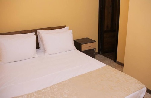 Kentron Hotel | Red Hotel Yerevan