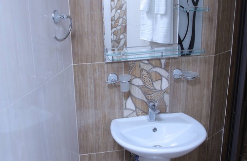 Kentron Hotel | Red Hotel Yerevan