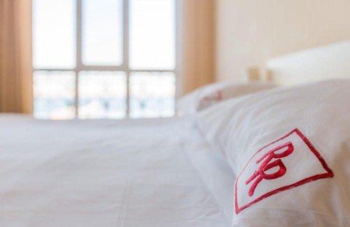 Bayil Hotel | Red Roof Hotel