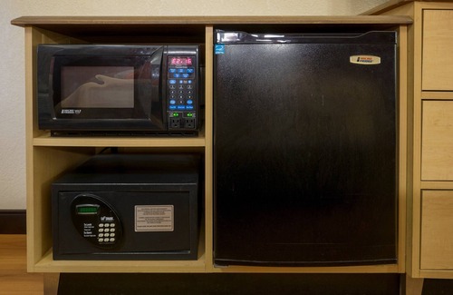 Edgewood Hotel | Red Roof Inn Louisville Expo Airport