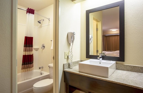 The Hill Hotel | Red Roof Inn PLUS+ St Louis - Forest Park/Hampton Ave