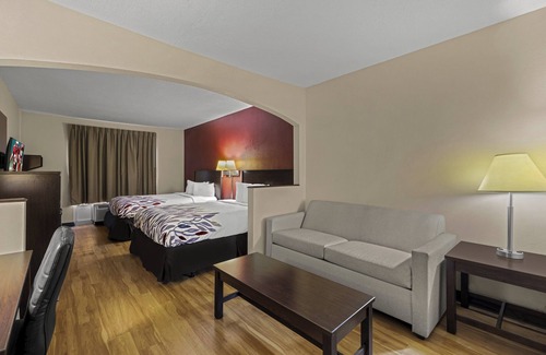 Albany Hotel | Red Roof Inn & Suites Albany, GA