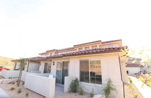 Sienna Hills House | Red Sands Retreat with Pool Pickleball and Zion NP