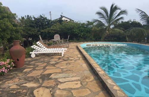 Malindi Marine National Park Villa | RED SUNSHINE VILLA WITH POOL B&B