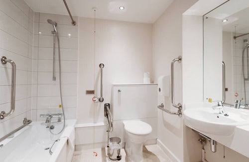 Clayhall Hotel | Redbridge Lodge