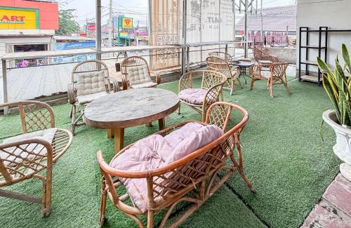 Subang Hotel | RedDoorz near Alun Alun Subang 2