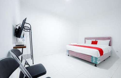 Menteng Hotel | RedDoorz near Jalan Cikini