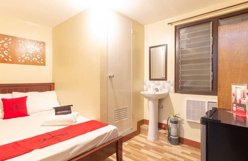 Sampaloc House | RedDoorz near PNR Espana Station