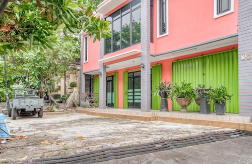 East Jakarta House | RedDoorz near Taman Mini Jakarta