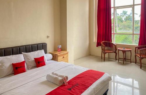Dinoyo Hotel | RedDoorz near Universitas Merdeka Malang 2