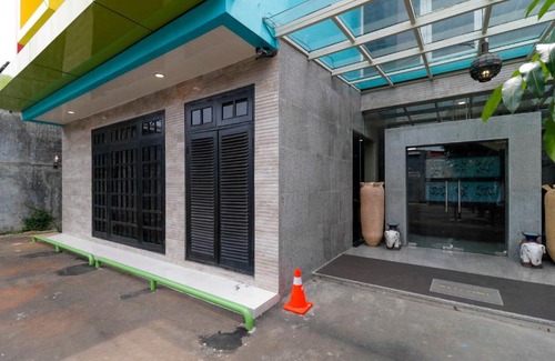 Cawang House | RedDoorz Plus near Halim Perdanakusuma 2
