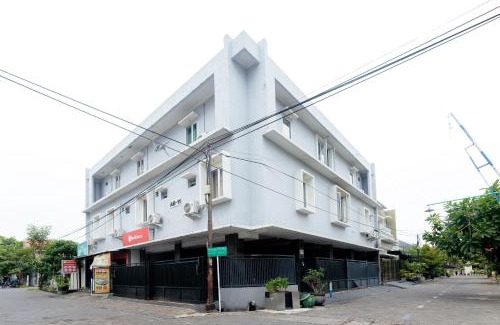 Waru Hotel | RedDoorz Syariah at Delta Sari Aloha Waru