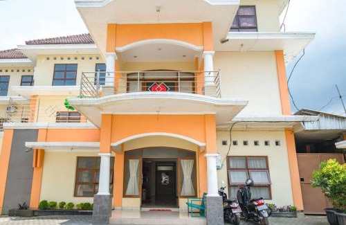 Dinoyo House | RedDoorz Syariah @ Jalan Simpang Gajayana