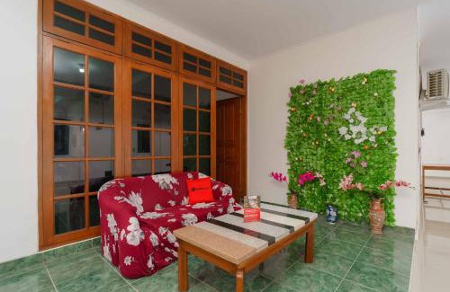 Bekasi Hotel | RedDoorz Syariah near Exit Toll Jatiwarna 2