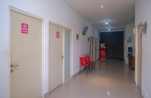 Semarang House | RedDoorz Syariah Near Simpang Lima Semarang