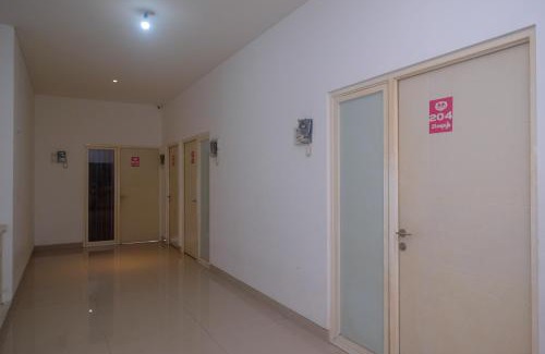 Semarang House | RedDoorz Syariah Near Simpang Lima Semarang
