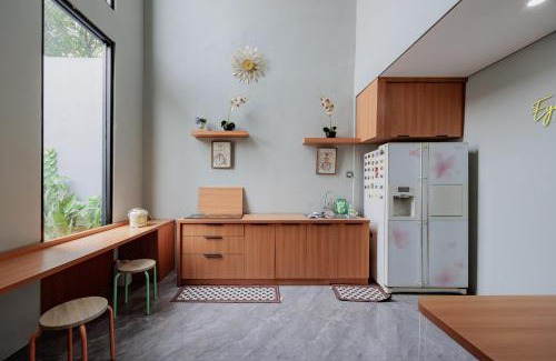 Cileungsi Hotel | RedDoorz Syariah Plus at Limus Nunggal