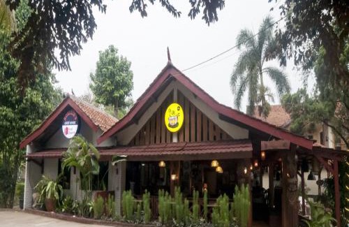 Depok House | RedDoorz Syariah Plus near Trans Studio Cibubur