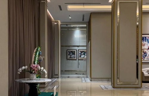 Bekasi Hotel | RedLiving Apartemen Transpark Cibubur - Ens Room